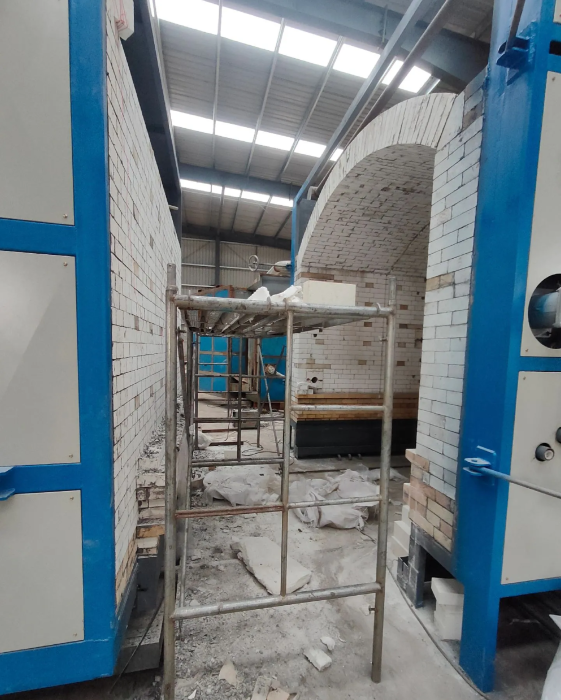 Second-hand 353.15 cu. ft.  shuttle kiln for sintering high-grade refractory products