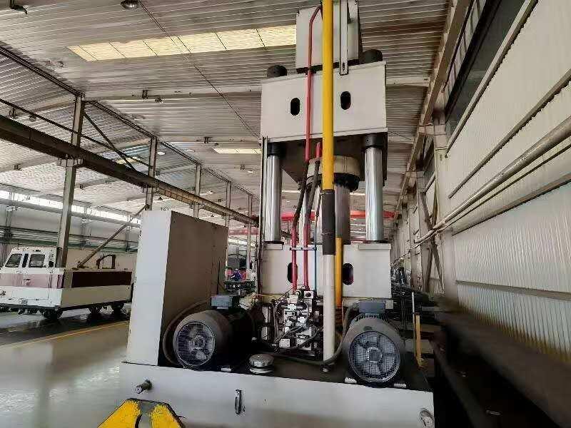 Used 630-Ton Hydraulic Press