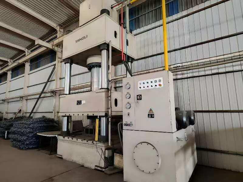 Used 630-Ton Hydraulic Press